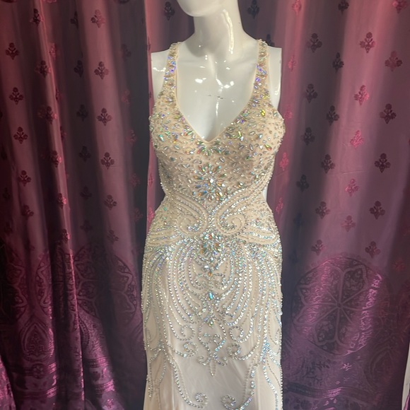 Camille La Vie Cream Beaded Rhinestone Mermaid Gown Open Back Size 6 - Picture 3 of 13